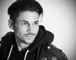 Männer-Fotoshooting im Studio Solothurn – Markantes Porträt mit professioneller Schatten- und Lichtführung